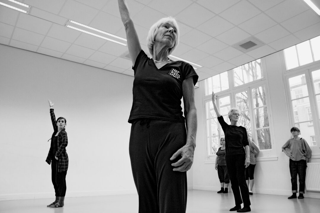 MODERNE DANS 60+ / Dance Connects Community